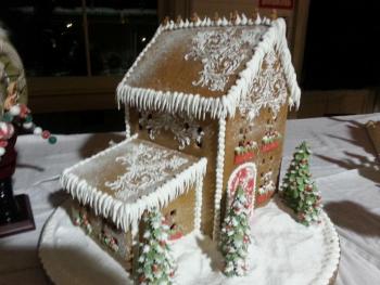 Trish Moroz 2nd place gingerbread